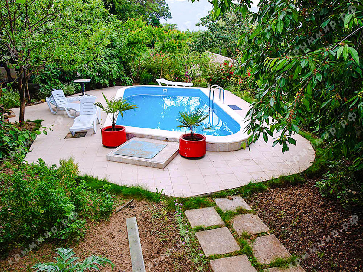 Дом с бассейном в Ливадии
