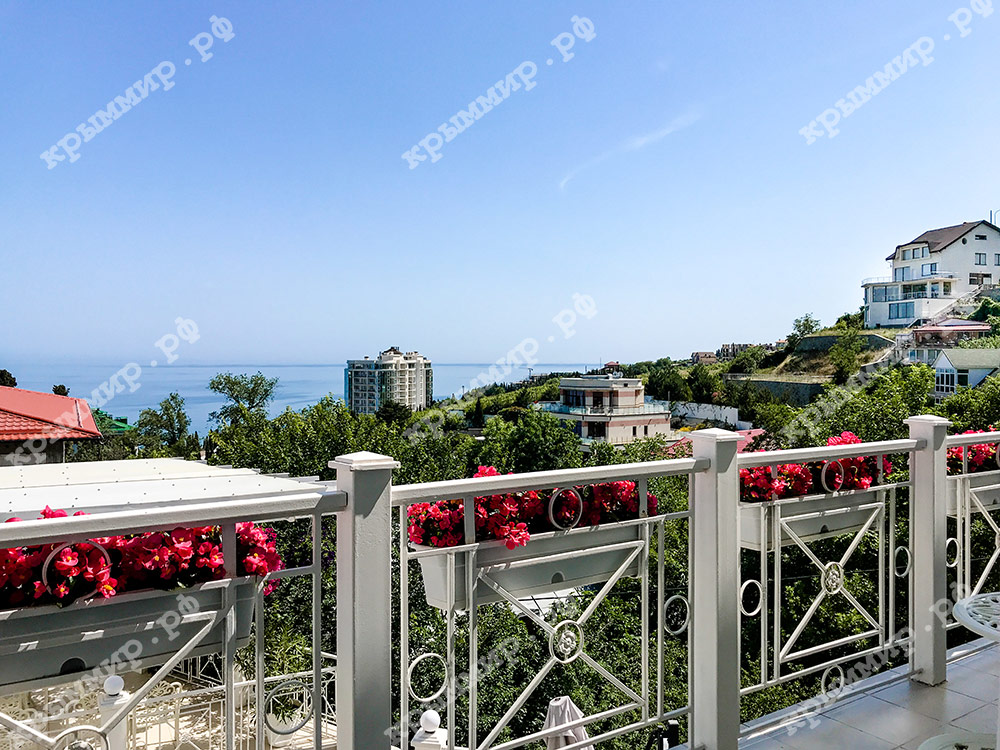 Вилла с видом на море в итальянском стиле